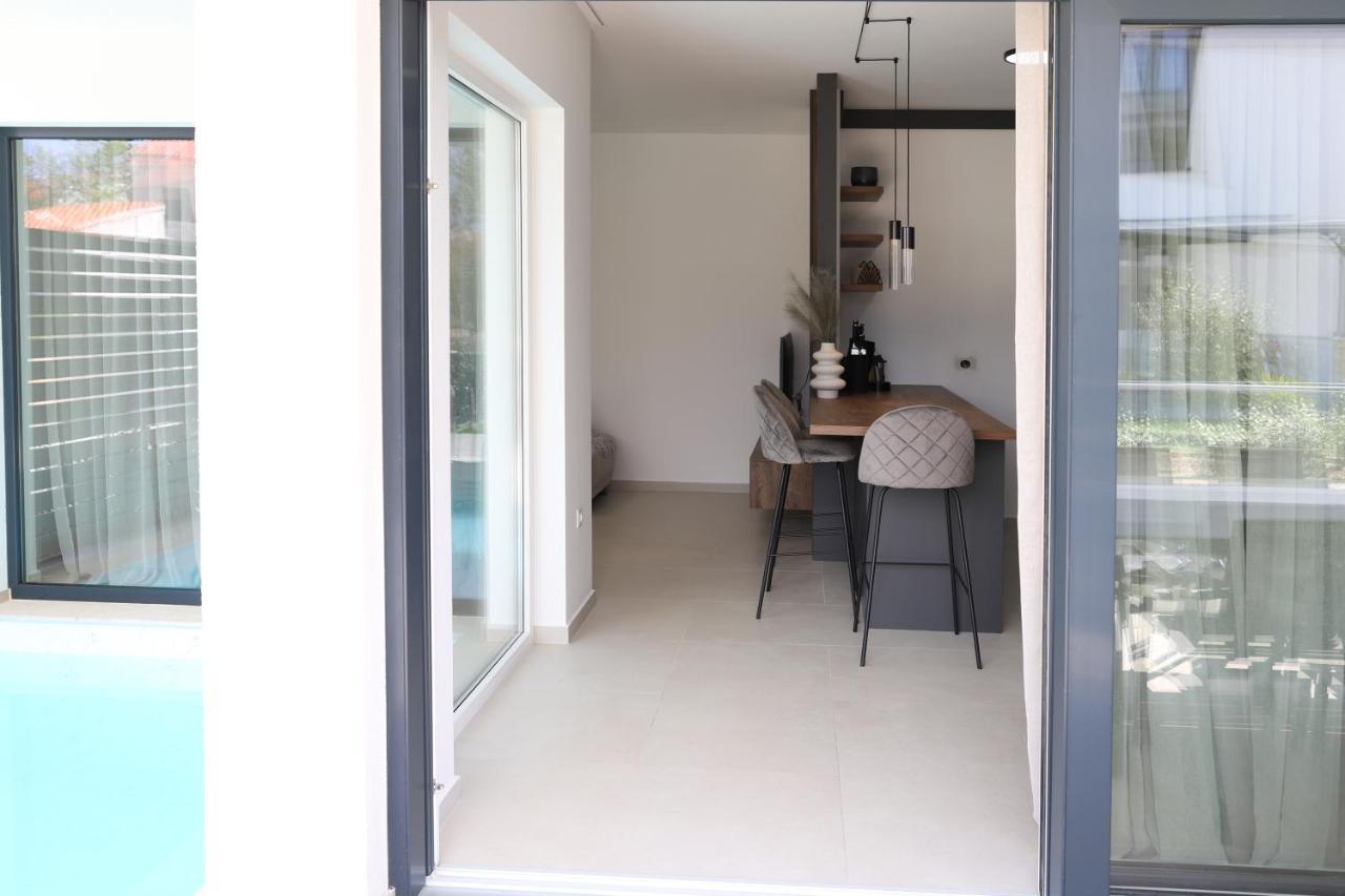 Brand New Apartment With Private Pool Njivice Eksteriør bilde