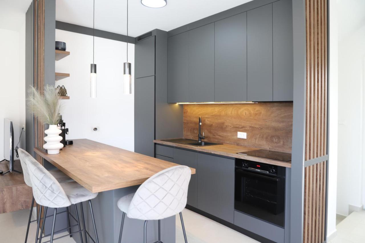 Brand New Apartment With Private Pool Njivice Eksteriør bilde