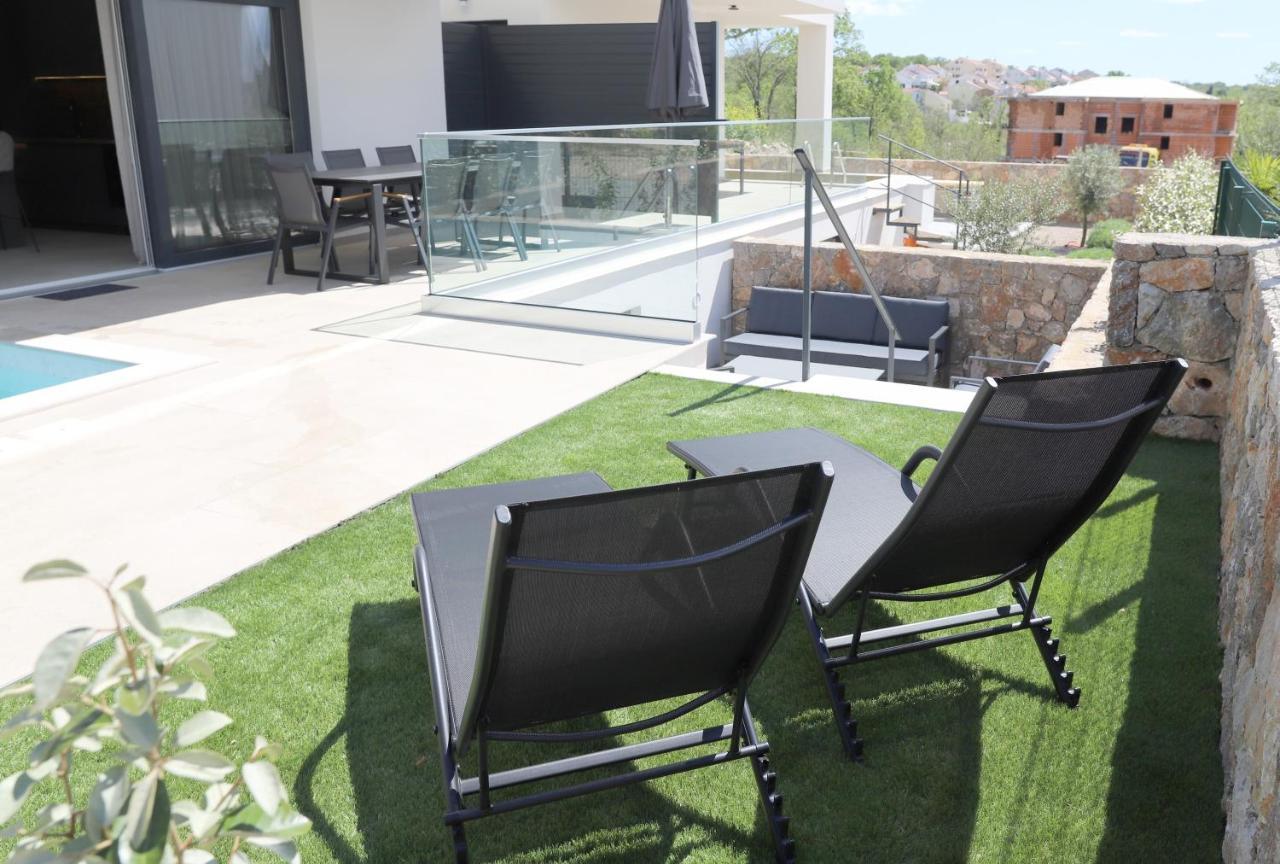 Brand New Apartment With Private Pool Njivice Eksteriør bilde