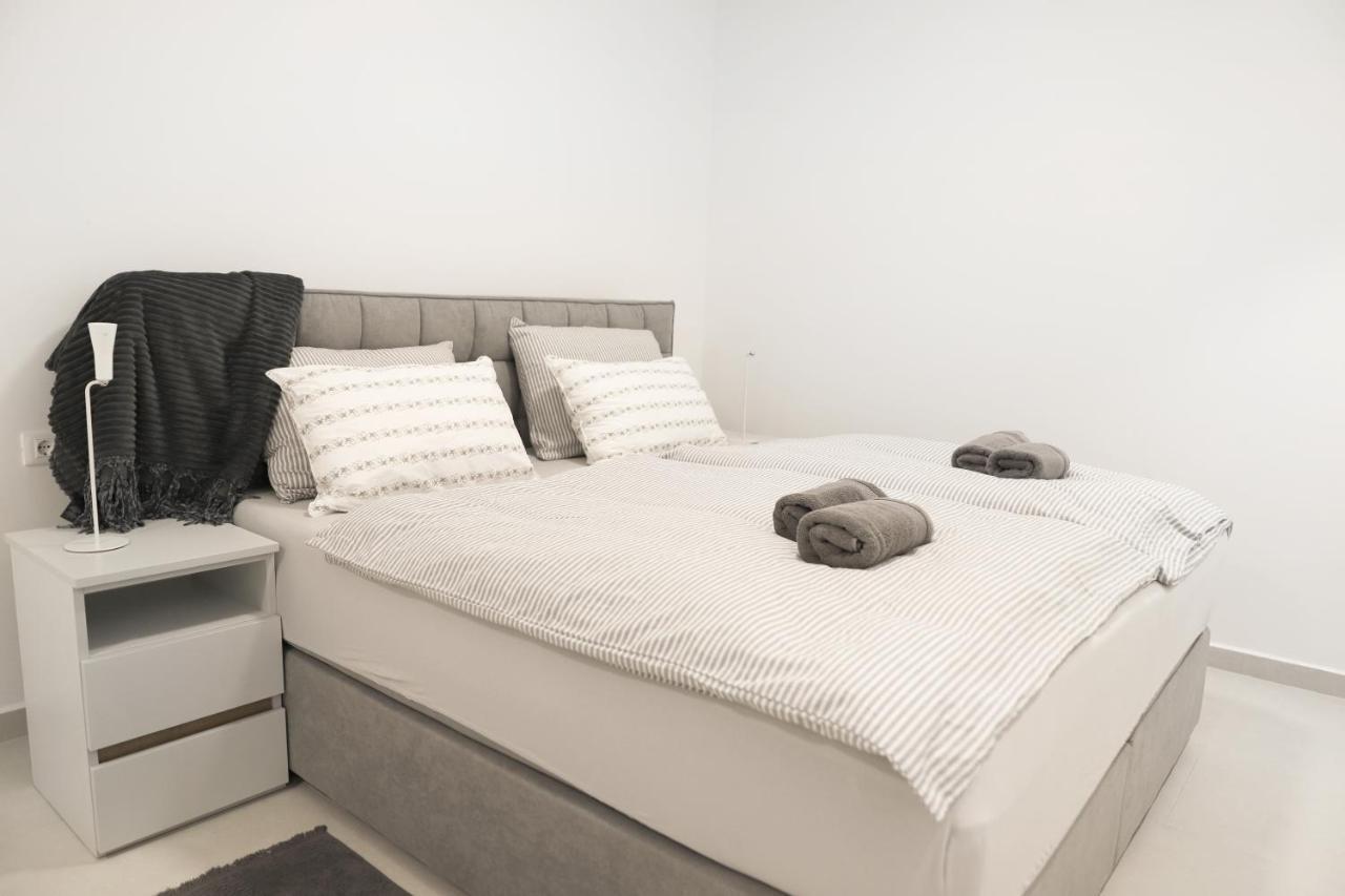 Brand New Apartment With Private Pool Njivice Eksteriør bilde