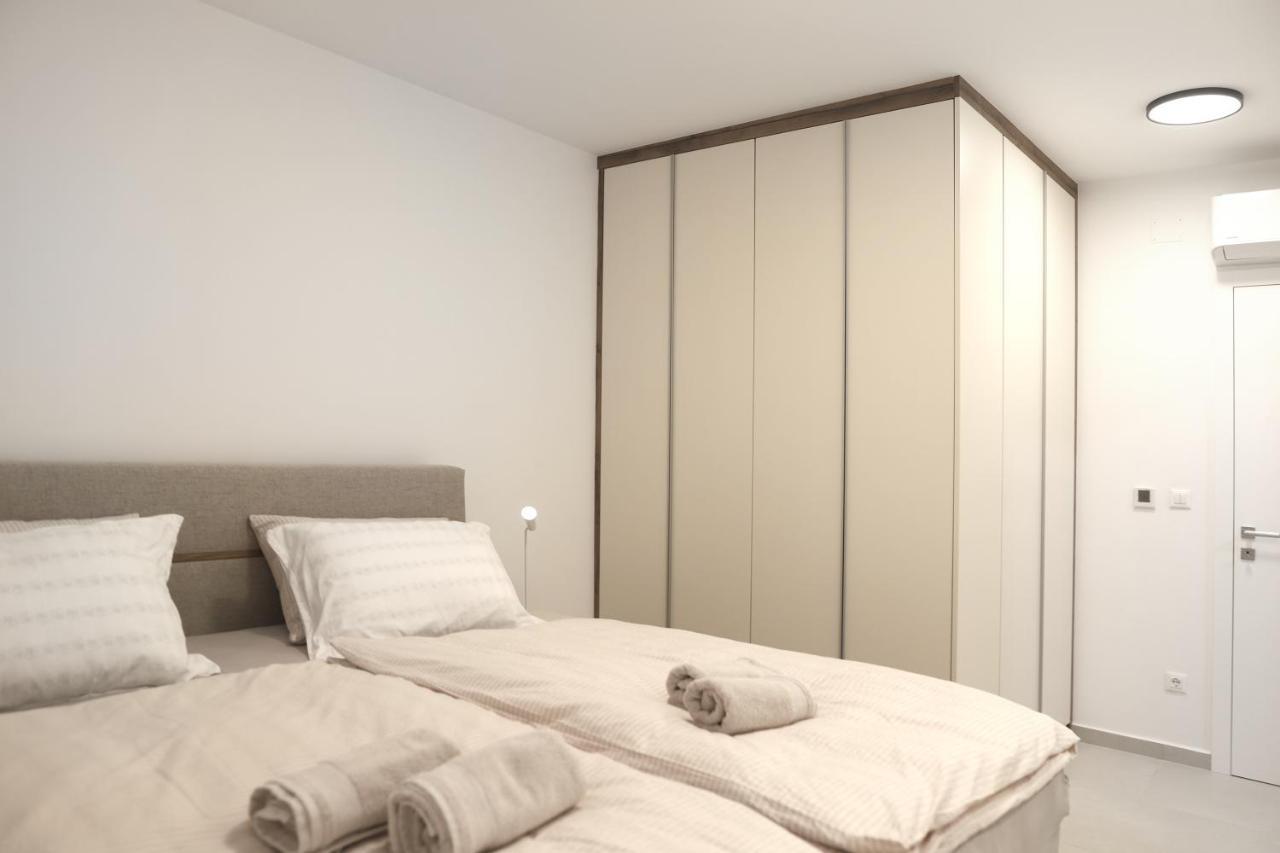 Brand New Apartment With Private Pool Njivice Eksteriør bilde