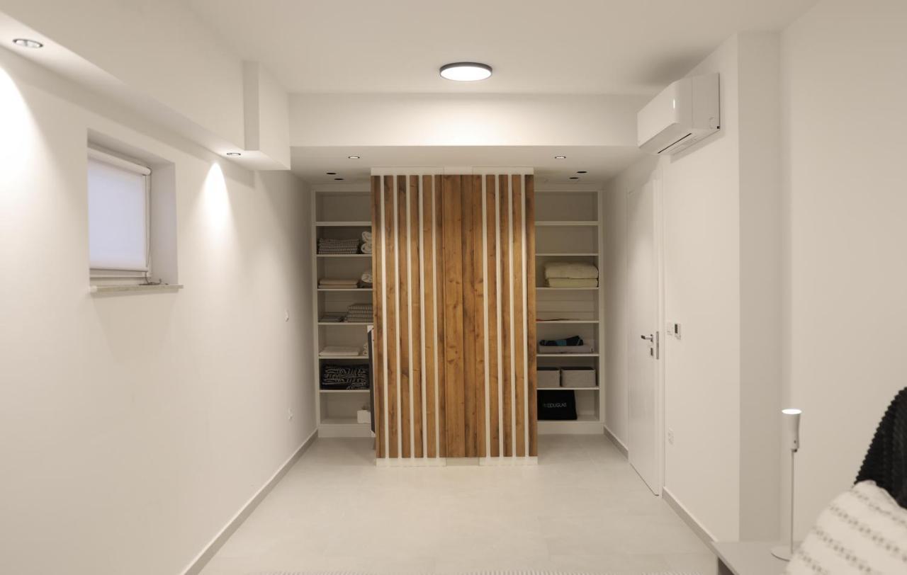 Brand New Apartment With Private Pool Njivice Eksteriør bilde